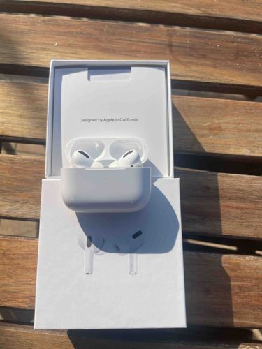 Apple AirPods Pro (1st Generation)