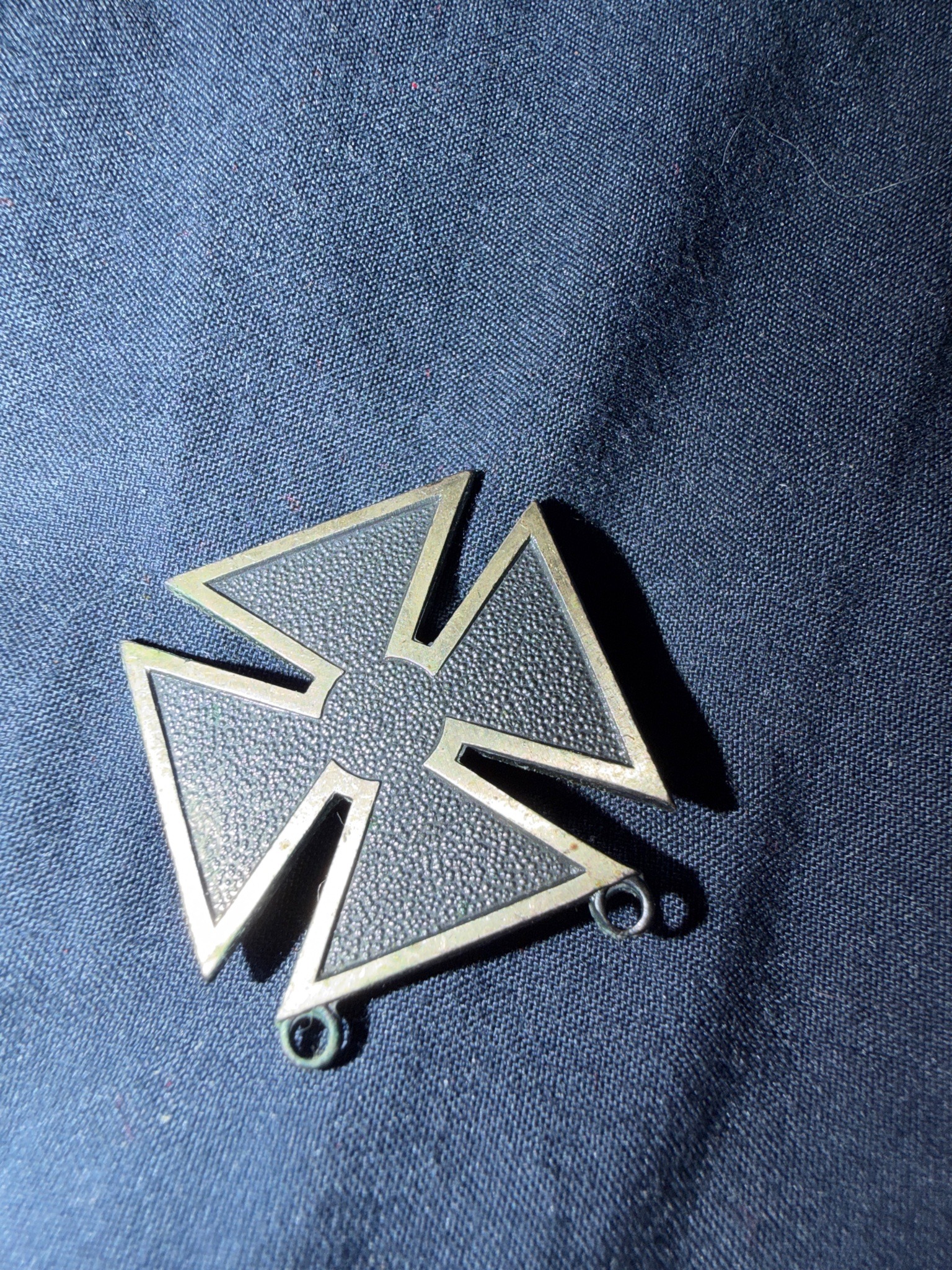 Submitted photo of Iron Cross-form military medal (not authenticated)