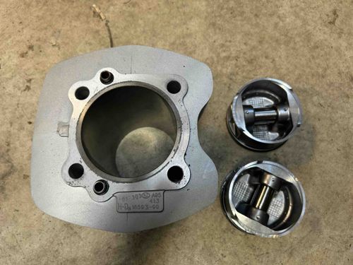 Harley-Davidson Engine Cylinder and Pistons