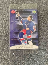 Wayne Gretzky New York Rangers Hockey Card (Post / Upper Deck)