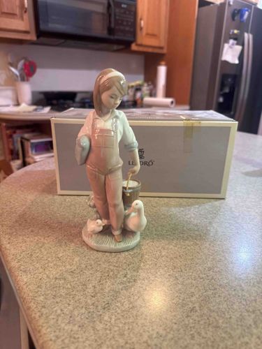 Lladro 'Girl with Ducklings' Porcelain Figurine