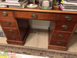 Traditional Wooden Pedestal Desk