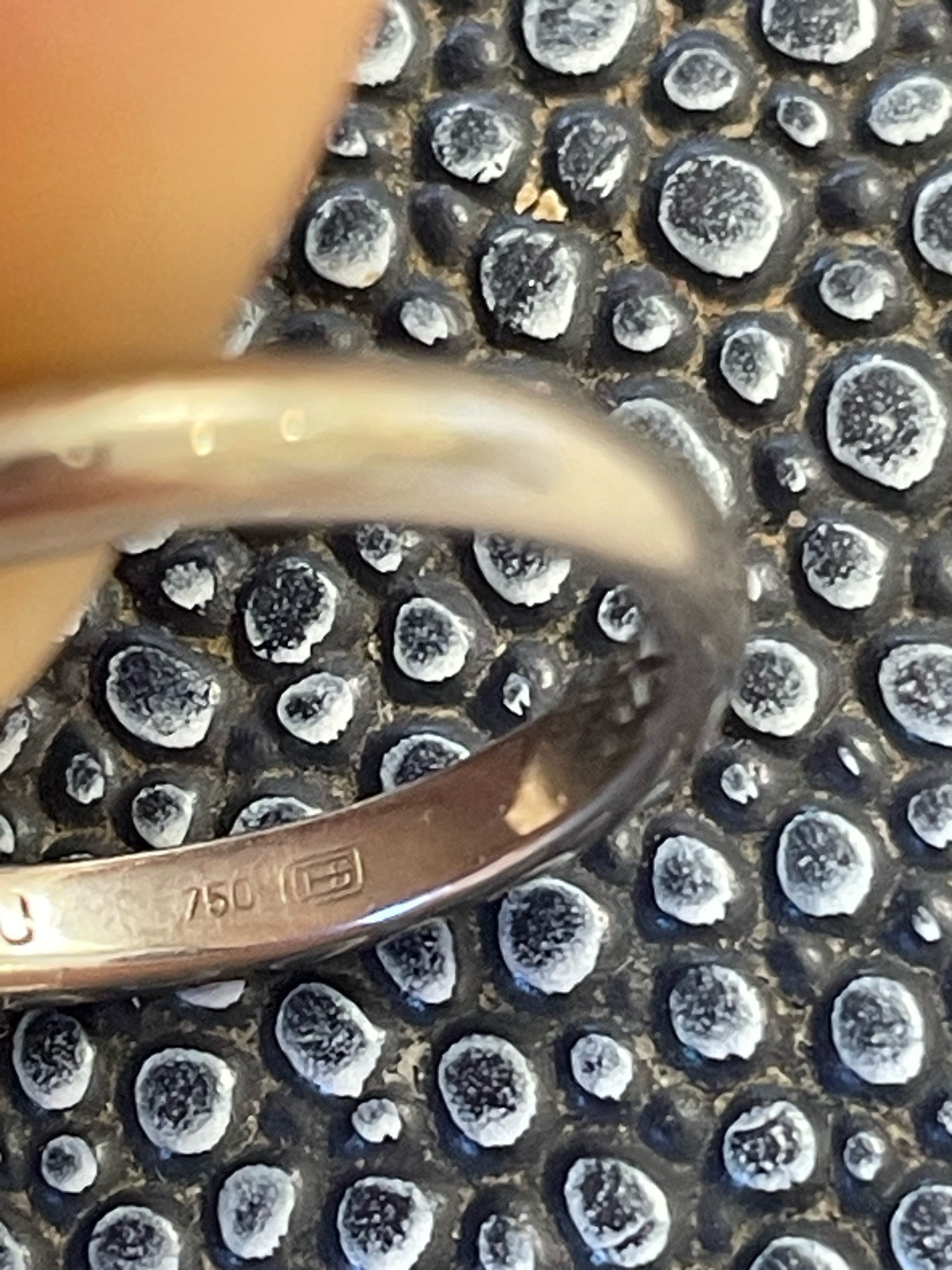 Submitted photo of Gold Ring Hallmarked '750' (unauthenticated)