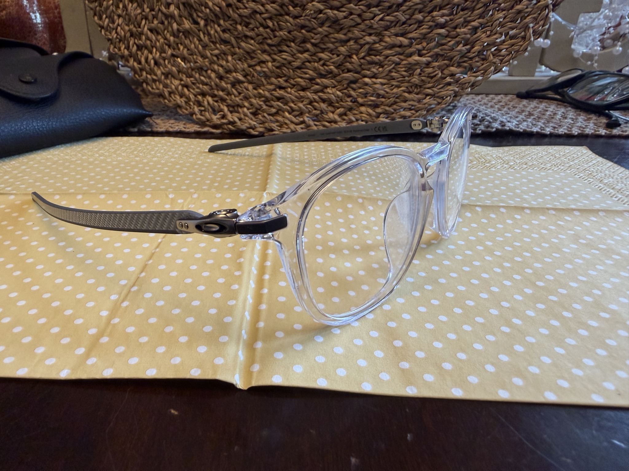 Submitted photo of Oakley Eyeglasses (not authenticated)
