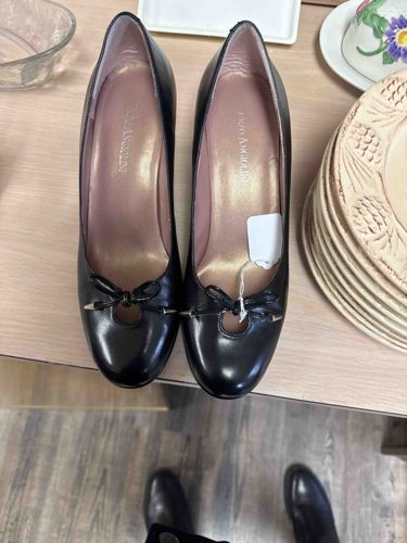 Enzo Angiolini Leather Bow-Detail Pumps