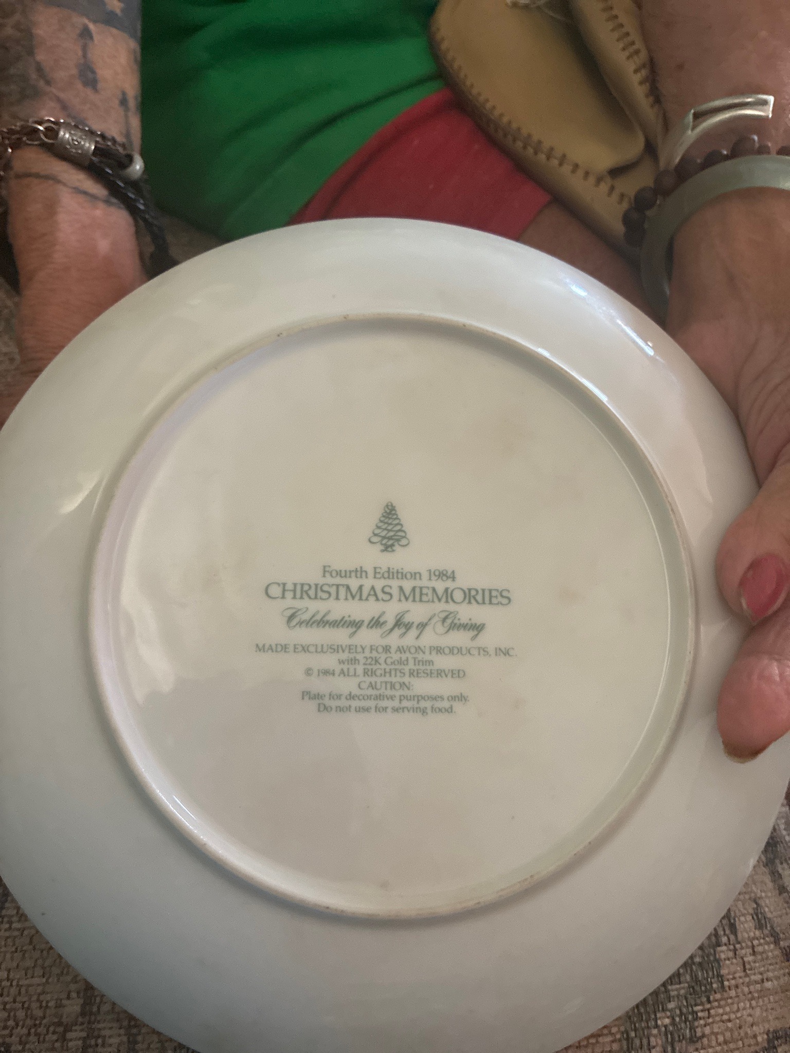 Submitted photo of Avon Christmas Memories Decorative Plate (not authenticated)