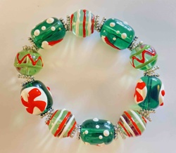 Christmas-Themed Glass Beaded Bracelet