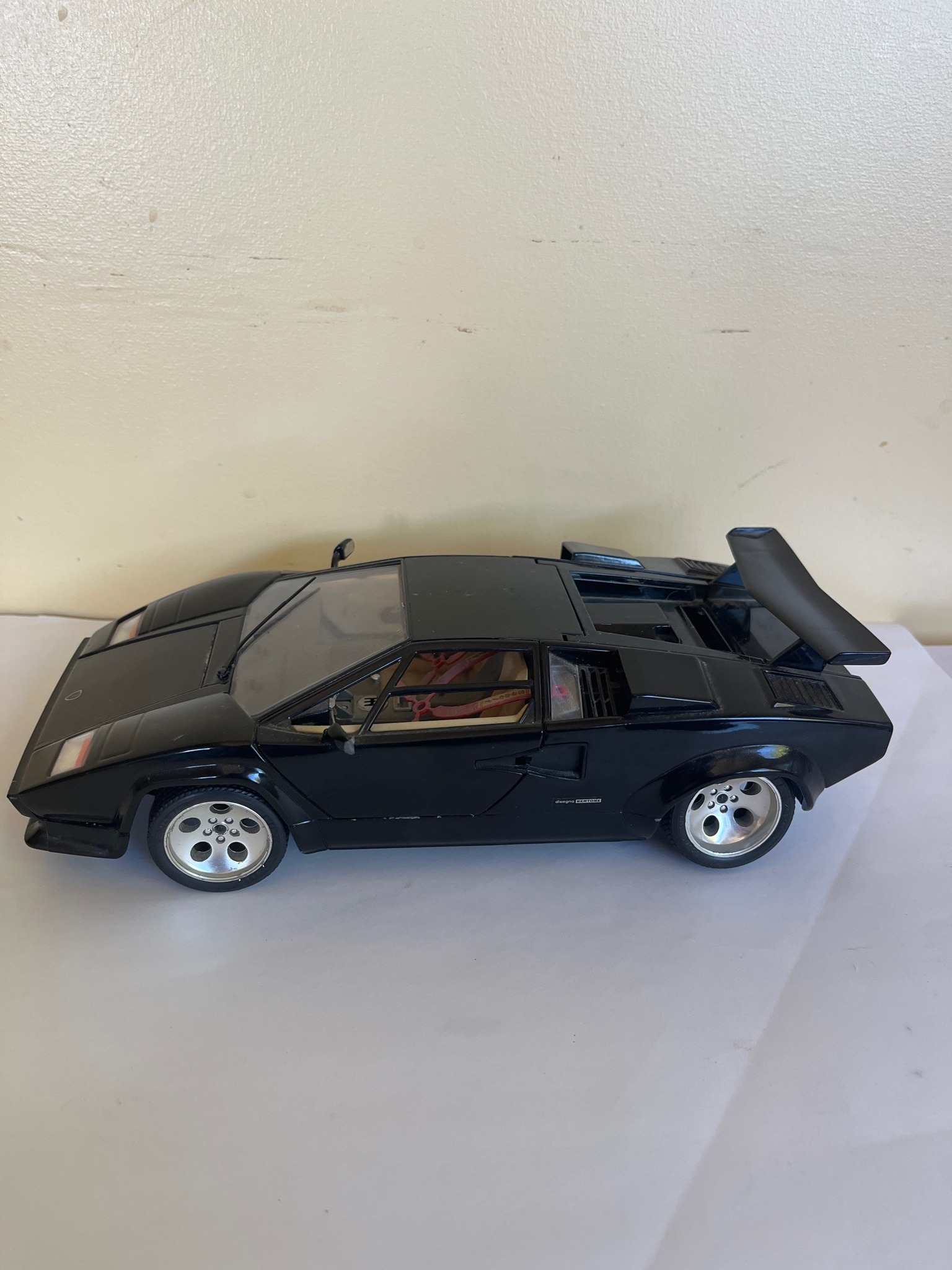 Submitted photo of Lamborghini Countach scale model car (not authenticated)