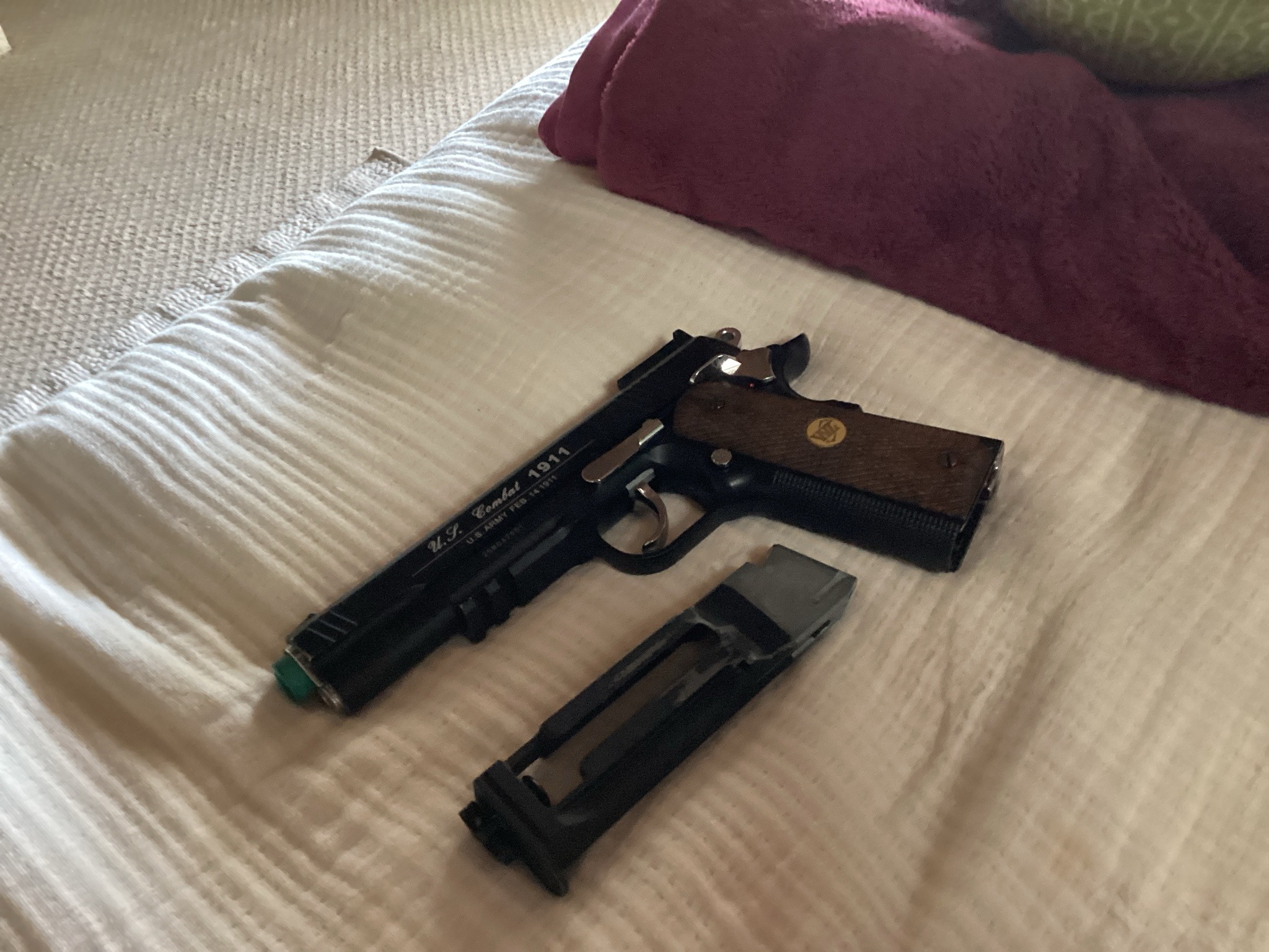 Submitted photo of Semi-automatic pistol replica (not authenticated)
