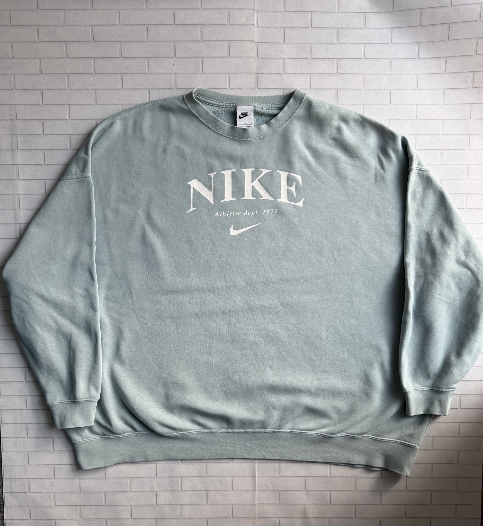 Submitted photo of Nike Sweatshirt (not authenticated)