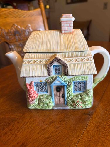 Vintage Price & Kensington Cottage Ware Teapot