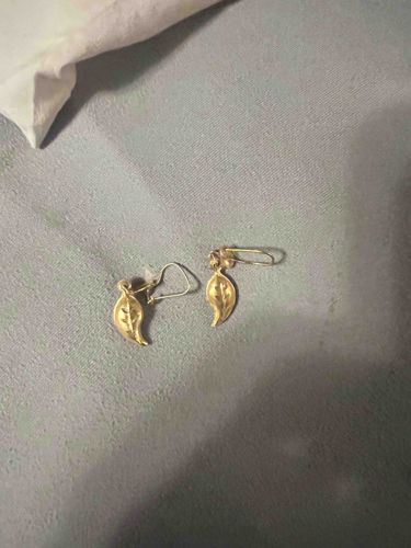 21 Karat Gold Drop Leaf Earrings