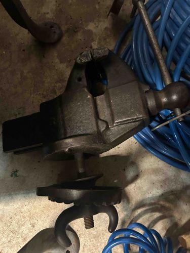 Cast Iron Bench Vise with Swivel Base