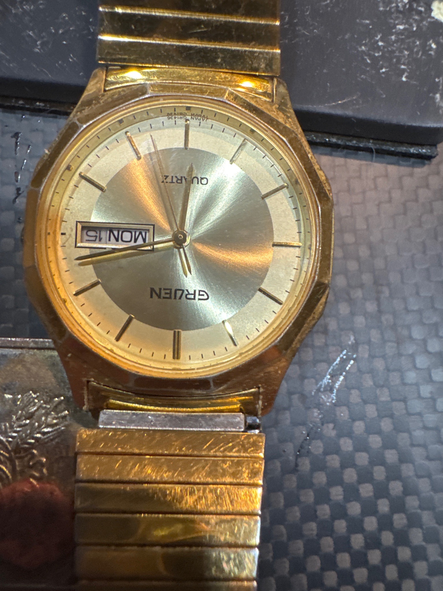 Submitted photo of Gruen Quartz watch (not authenticated)