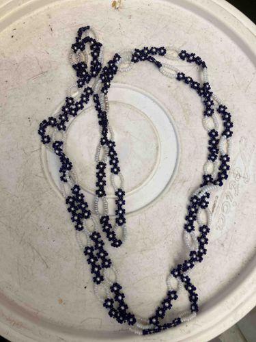 Two-Tone Seed Bead Floral Pattern Necklace