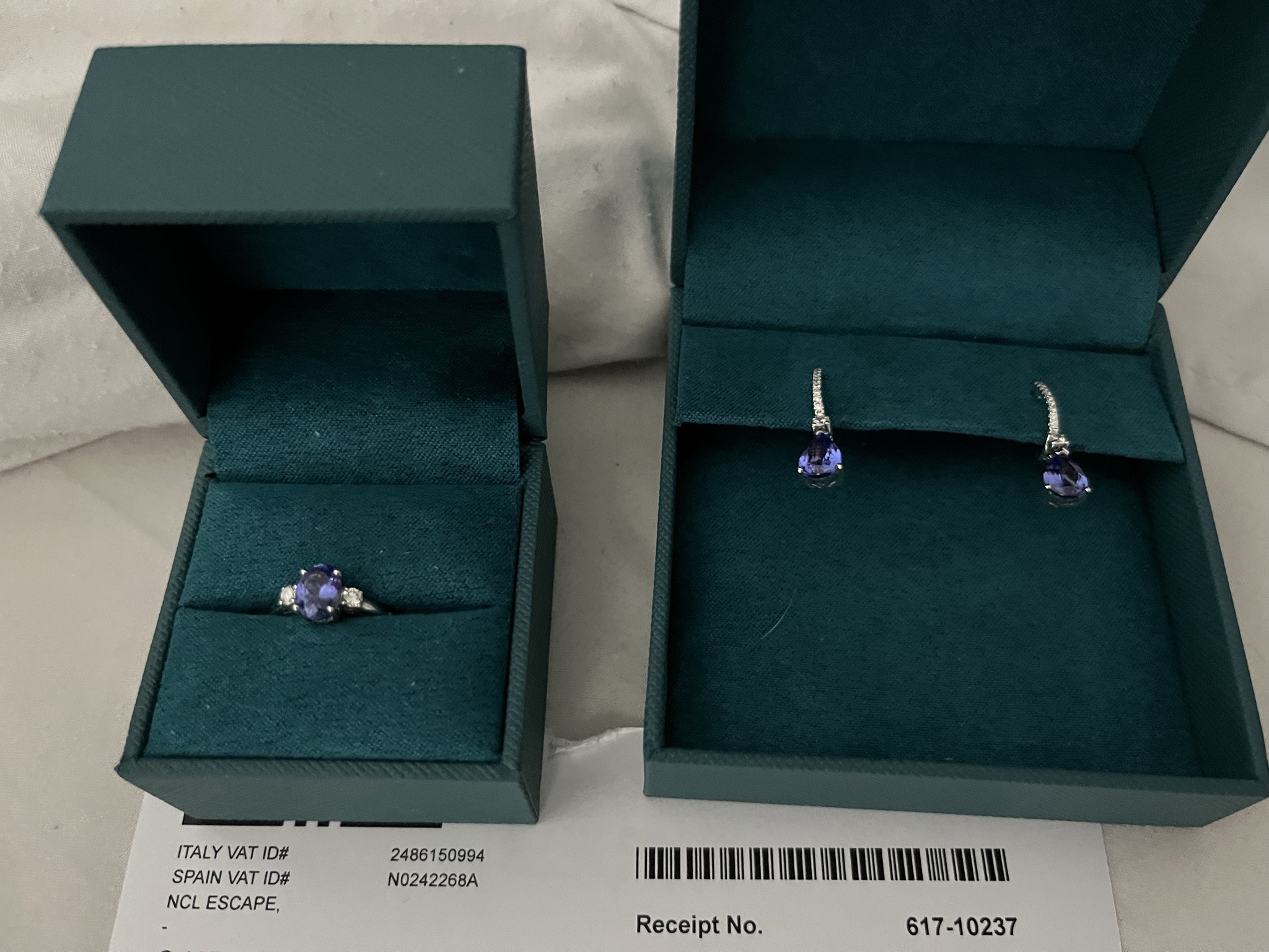 Submitted photo of Tanzanite and Diamond Jewelry Set (unauthenticated)