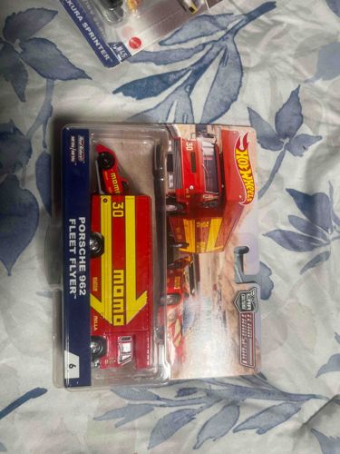 Hot Wheels Team Transport Porsche 962 / Fleet Flyer (MOMO Livery)