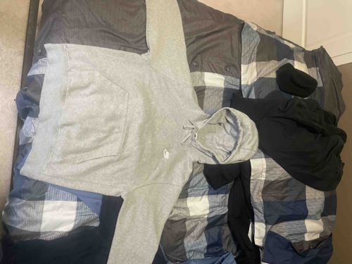 Nike Club Fleece Pullover Hoodie in Grey