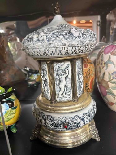 Italian Neoclassical Style Putti Decorated Lamp Base or Pedestal