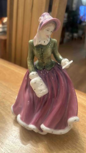 Royal Doulton Figurine 'The Promenade'