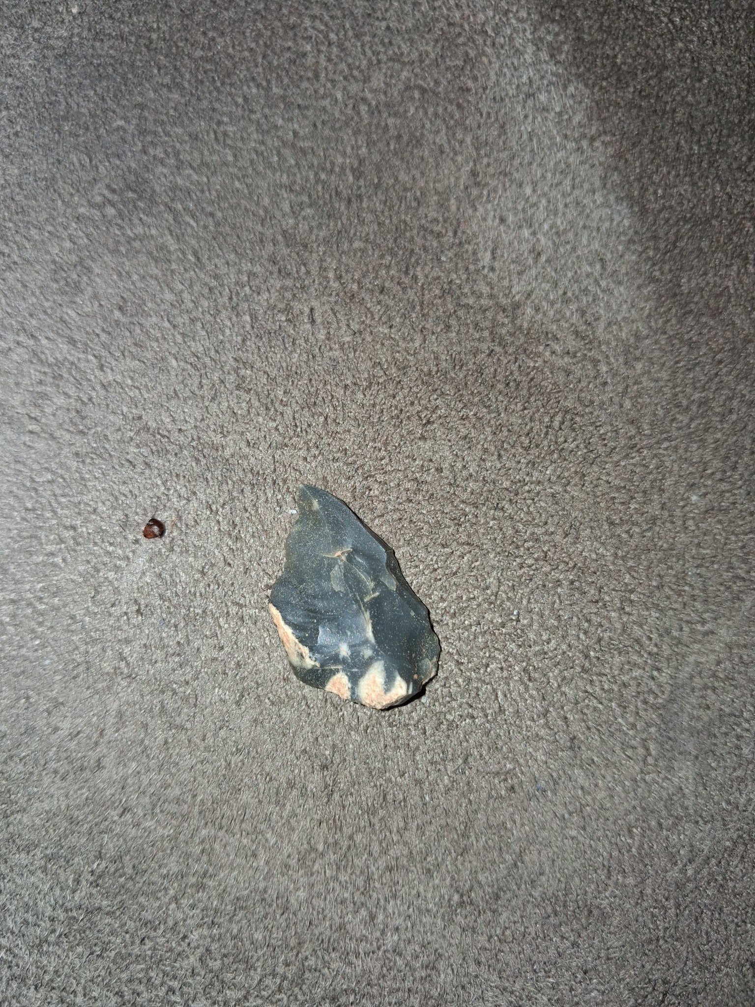 Submitted photo of Flaked stone artifact (unauthenticated)