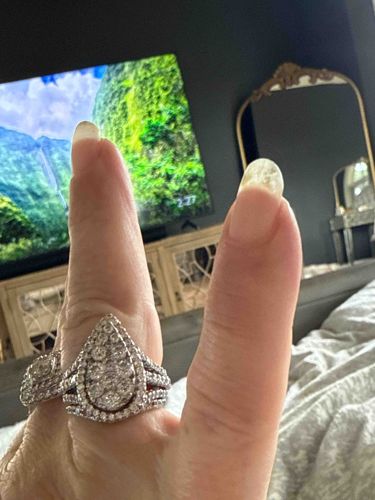 Diamond Cluster Pear-Shaped Ring