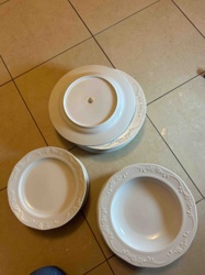 Huguenot Royale White Dinnerware Set