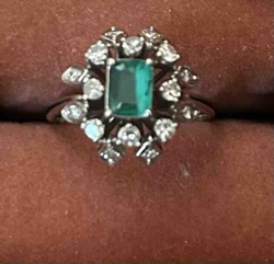 18k White Gold Emerald and Diamond Ring