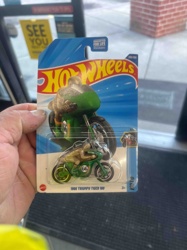 Hot Wheels 1966 Triumph Tiger 100 with Rider (Treasure Hunt)