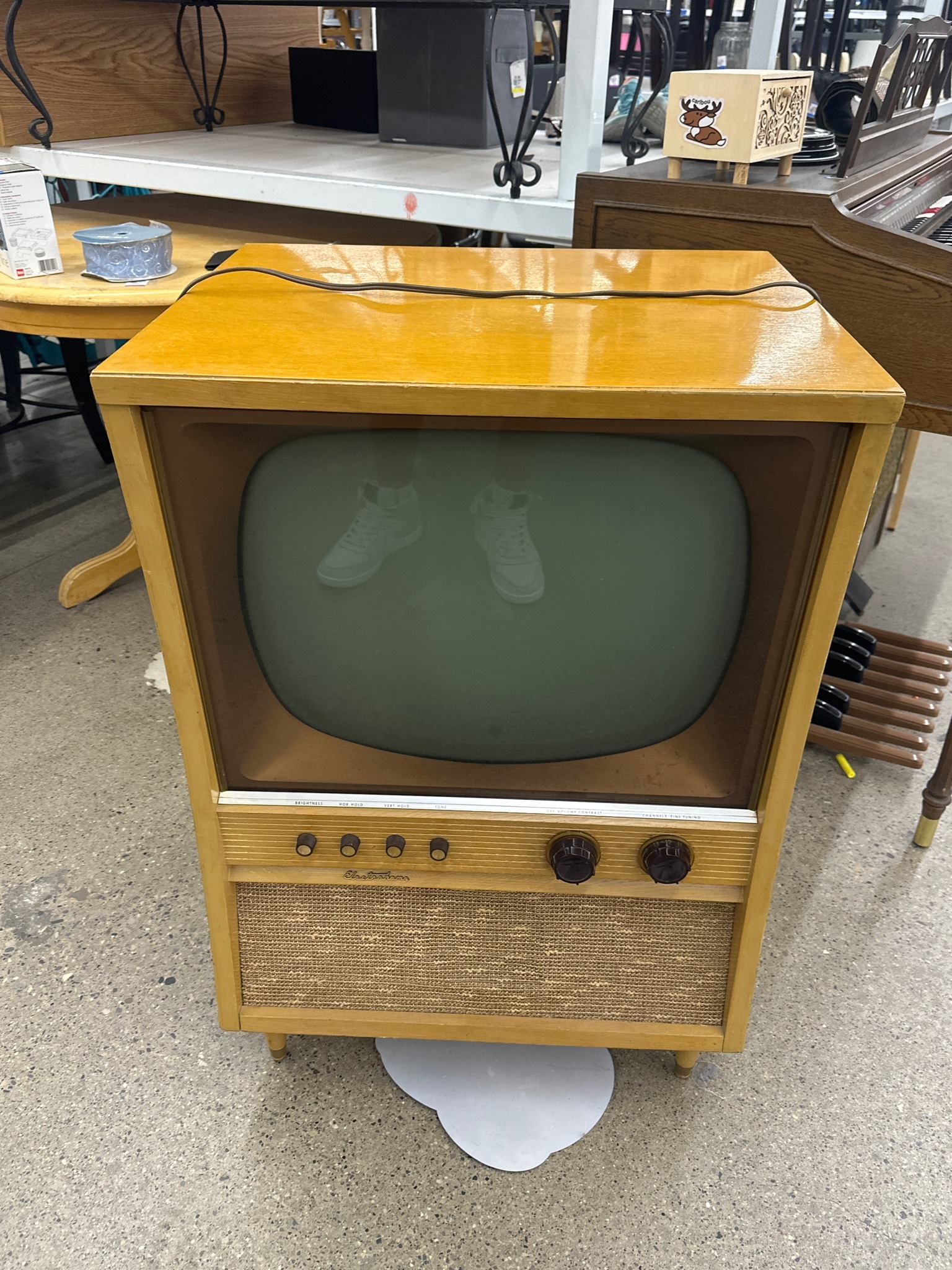 Submitted photo of Electrohome console television (not authenticated)