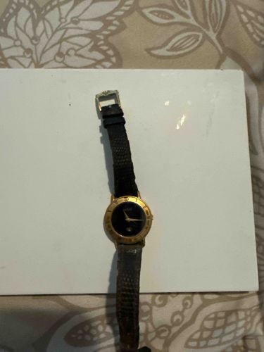 Gucci Gold-Tone Quartz Wristwatch with Black Strap