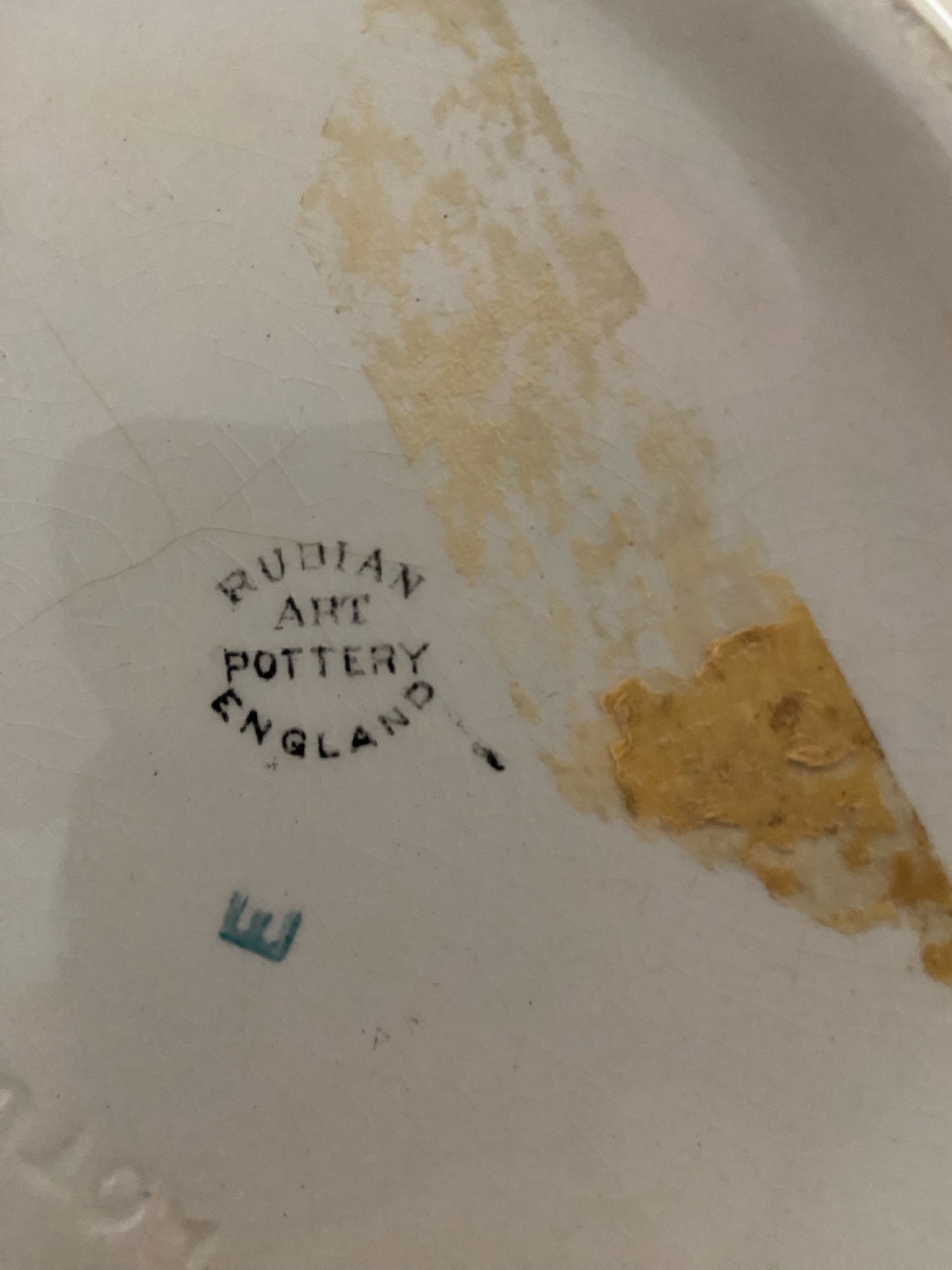 Submitted photo of Rubian Art Pottery ceramic piece (not authenticated)