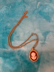 Vintage Cameo Pendant Necklace