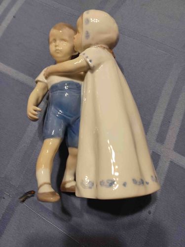 Bing & Grondahl 'The First Kiss' Porcelain Figurine #1614