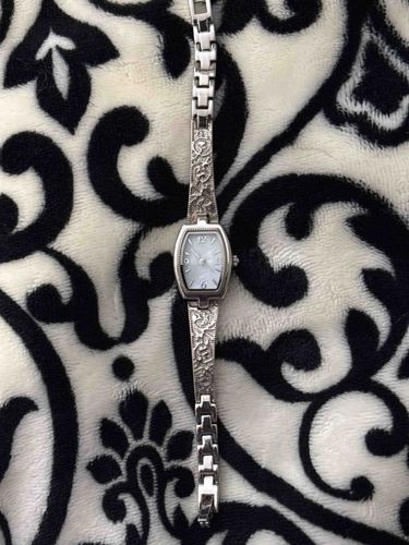 Vintage-Style Silver-Tone Tonneau Ladies' Wristwatch