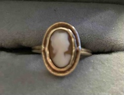 Vintage 10K Yellow Gold Cameo Ring