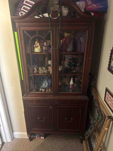 Traditional Dark Wood Display Hutch Cabinet