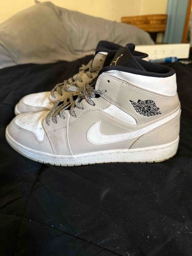 Nike Air Jordan 1 Mid 'Desert Storm' (2018)