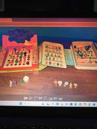 Vintage Gogo's Crazy Bones Collector Case and Play Set