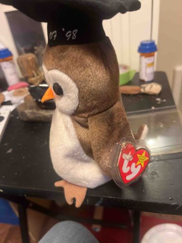 Ty Beanie Baby Hoot the Owl with Graduation Cap (Dated '98)