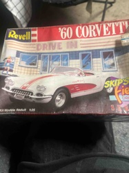 Revell '60 Corvette Model Kit
