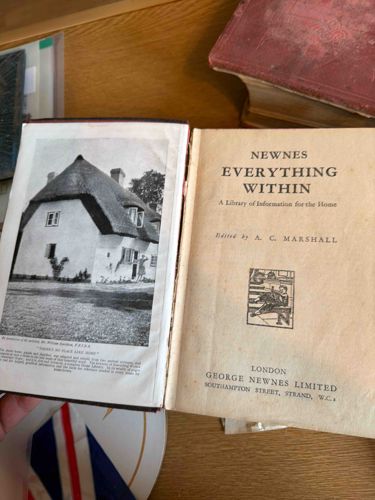 Newnes Everything Within: A Library of Information for the Home