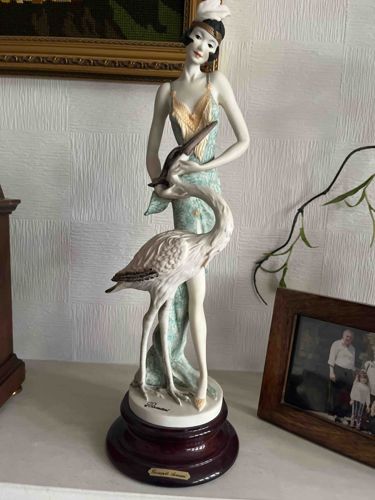 Capodimonte-style Figurine: Lady with Heron