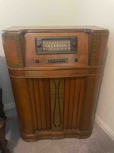General Electric Model L-916 Console Radio