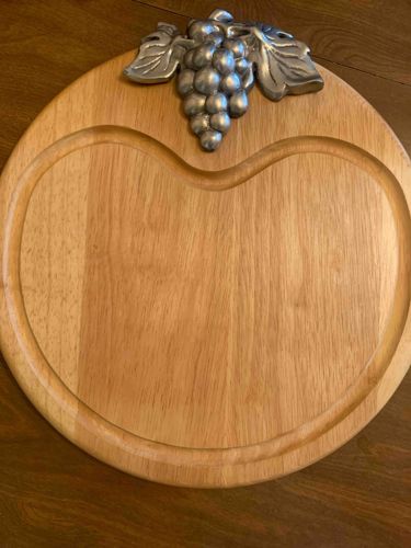 Round Wooden Cutting/Serving Board with Pewter Grape Cluster Handle
