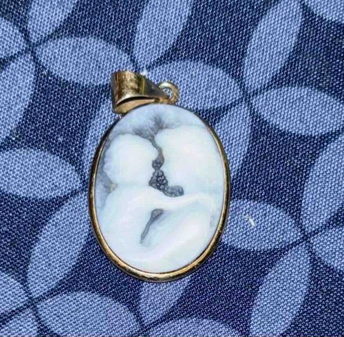 14kt Gold Italian Kissing Lovers Cameo Pendant