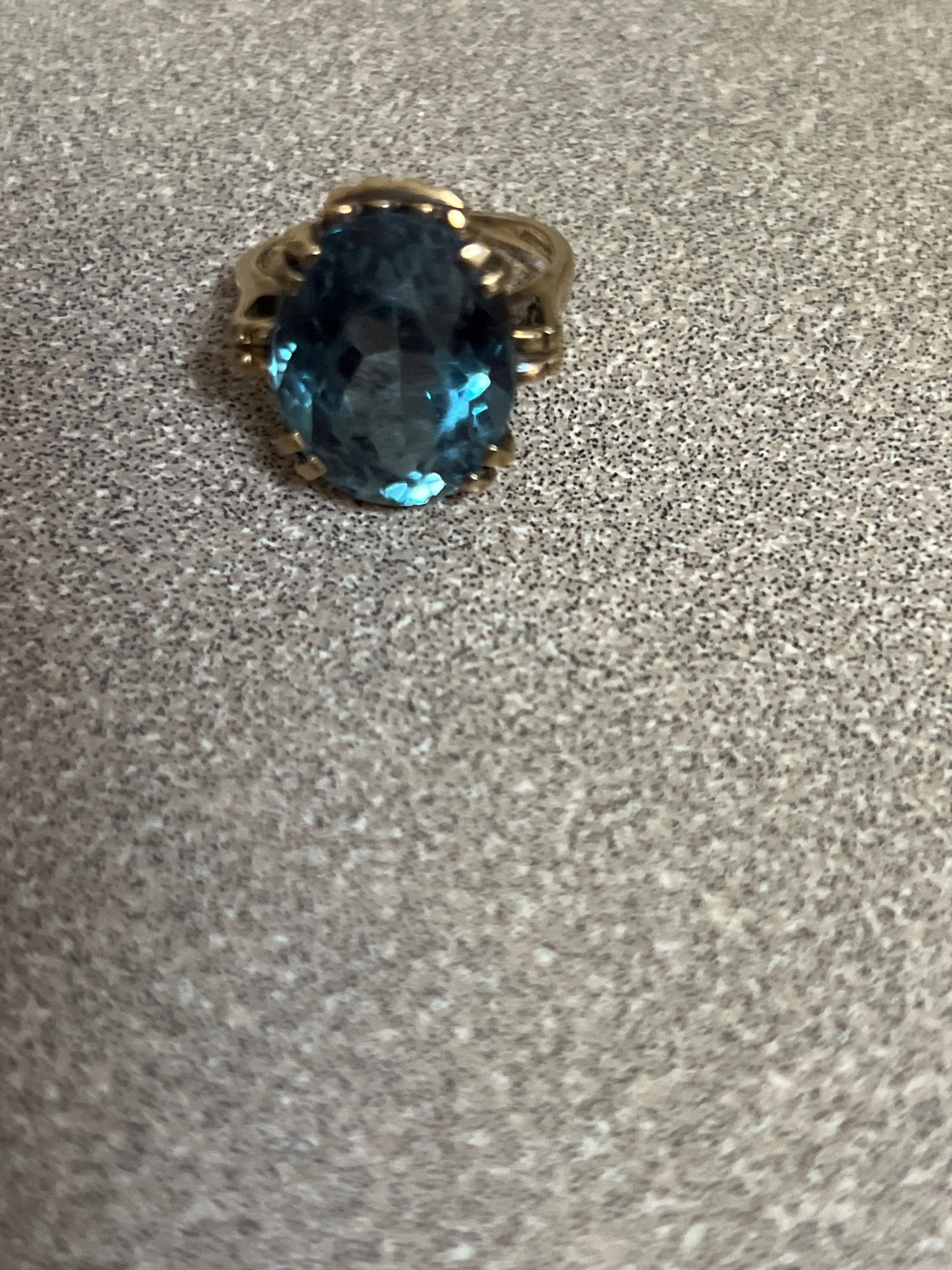 Submitted photo of Gold and blue gemstone ring (unauthenticated)