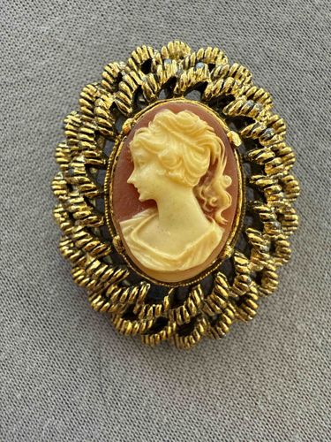 Vintage Cameo Brooch