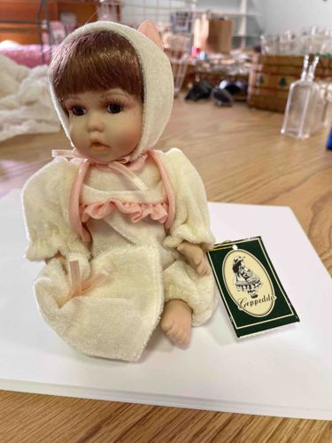 Geppeddo Porcelain Doll - 08B232 (Helped Collection)