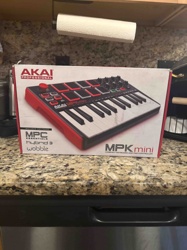 Akai Professional MPK Mini Compact Keyboard and Pad Controller